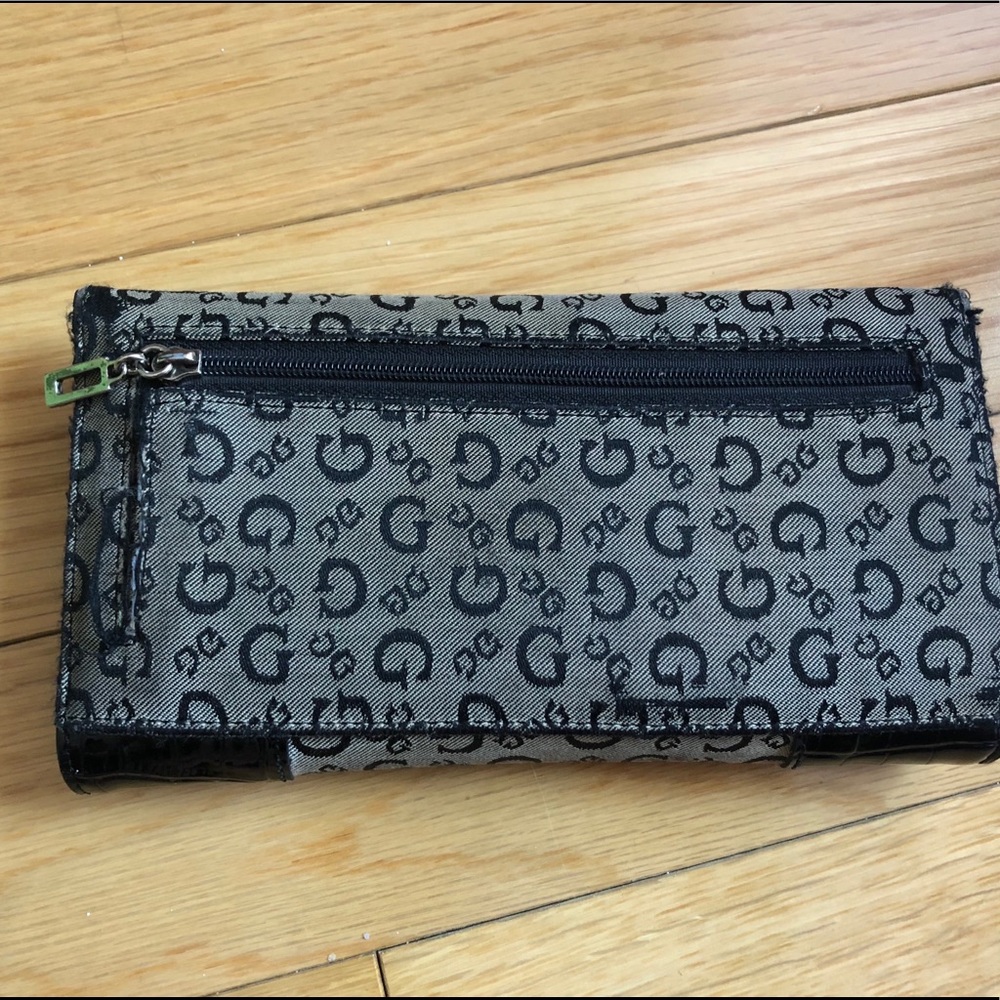 Guess Wallet - Picture 2 of 4